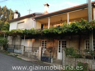 Maison jumelée à Sequeiros 30. Casa adosada en venta en sayar