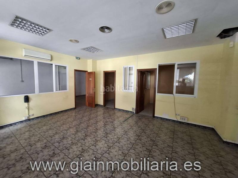 Foto 0b285f71-b26c-4b8c-94a5-e9713e93dc51. Local comercial en san josé 13 local comercial para desarrollar una actividad comercial o cambio de uso !! en Vilagarcía de Arousa