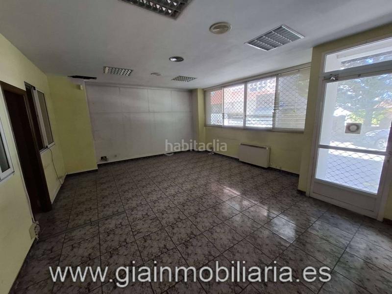 Foto 0d5d312d-5a33-4251-a108-6a06b4c4610f. Local comercial en san josé 13 local comercial para desarrollar una actividad comercial o cambio de uso !! en Vilagarcía de Arousa