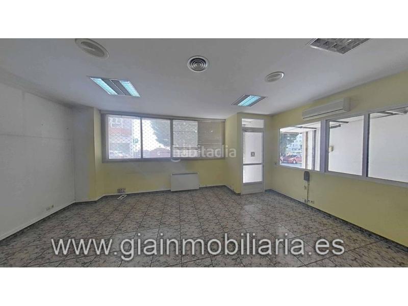 Foto 19a6df27-c85d-4066-8e8a-70655098dfab. Local comercial en san josé 13 local comercial para desarrollar una actividad comercial o cambio de uso !! en Vilagarcía de Arousa
