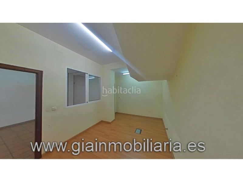 Foto 1a88bf24-a7ef-4465-b2cc-e68422b20a95. Local comercial en san josé 13 local comercial para desarrollar una actividad comercial o cambio de uso !! en Vilagarcía de Arousa