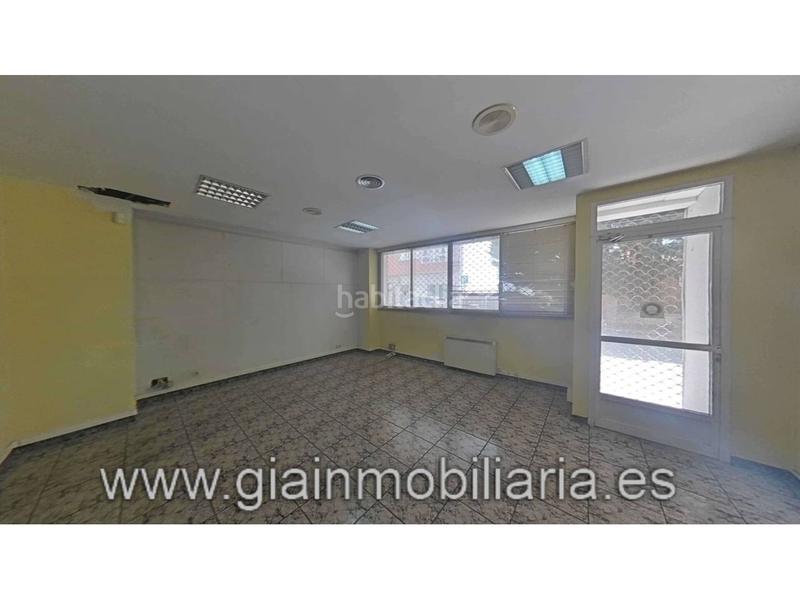 Foto 28294aaf-a95d-4a4a-bc06-0771b97c8e06. Local comercial en san josé 13 local comercial para desarrollar una actividad comercial o cambio de uso !! en Vilagarcía de Arousa
