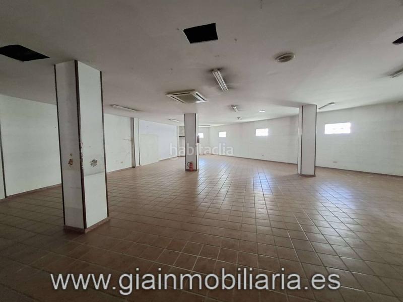 Foto 2fca8893-413b-40b2-8614-042fad9bc3e0. Local comercial en san josé 13 local comercial para desarrollar una actividad comercial o cambio de uso !! en Vilagarcía de Arousa
