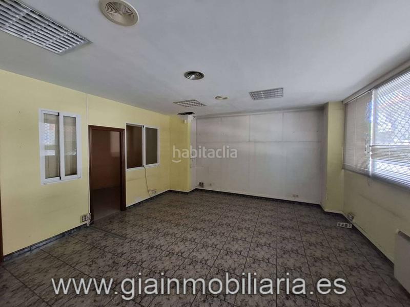 Foto 4b554233-a691-4ae4-a9f2-ebd080cf540f. Local comercial en san josé 13 local comercial para desarrollar una actividad comercial o cambio de uso !! en Vilagarcía de Arousa