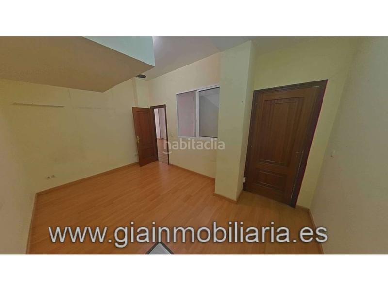 Foto 6b86e1b4-0164-4887-a91c-0064066c2f29. Local comercial en san josé 13 local comercial para desarrollar una actividad comercial o cambio de uso !! en Vilagarcía de Arousa