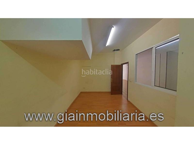 Foto 7fdb623b-caed-412a-9486-d39848e96850. Local comercial en san josé 13 local comercial para desarrollar una actividad comercial o cambio de uso !! en Vilagarcía de Arousa