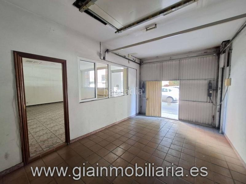 Foto 998ac21a-8251-439e-a2be-14b2cc777f18. Local comercial en san josé 13 local comercial para desarrollar una actividad comercial o cambio de uso !! en Vilagarcía de Arousa
