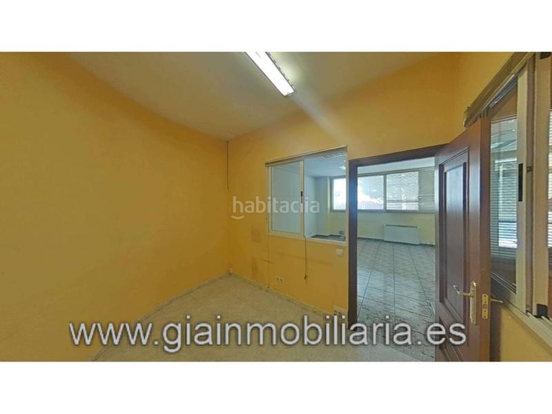 Foto ae5b413c-f104-4581-8313-25d0cd2477d4. Local comercial en san josé 13 local comercial para desarrollar una actividad comercial o cambio de uso !! en Vilagarcía de Arousa