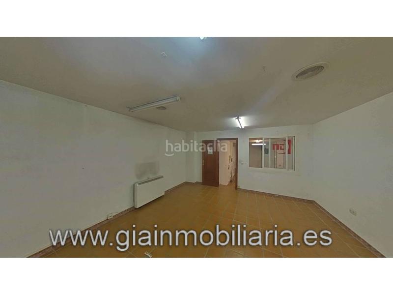 Foto b87330bc-7f74-42b1-b437-842fe58e1f4e. Local comercial en san josé 13 local comercial para desarrollar una actividad comercial o cambio de uso !! en Vilagarcía de Arousa