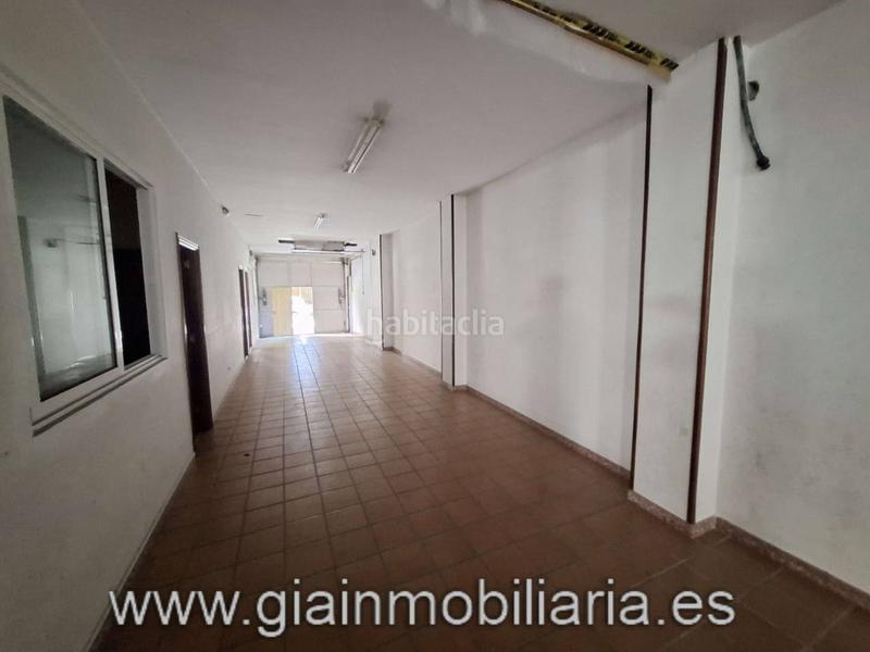 Foto c0bc7903-651d-47a2-98cf-0217e8891d7e. Local comercial en san josé 13 local comercial para desarrollar una actividad comercial o cambio de uso !! en Vilagarcía de Arousa