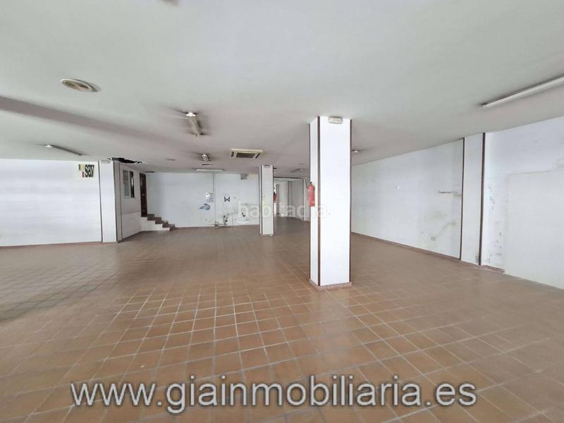 Foto de8fed34-833d-4b4b-8df2-b964ae6d7a82. Local comercial en san josé 13 local comercial para desarrollar una actividad comercial o cambio de uso !! en Vilagarcía de Arousa