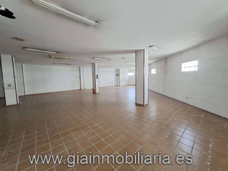 Foto f12a6697-55a6-4378-83b7-b3e1153955c0. Local comercial en san josé 13 local comercial para desarrollar una actividad comercial o cambio de uso !! en Vilagarcía de Arousa