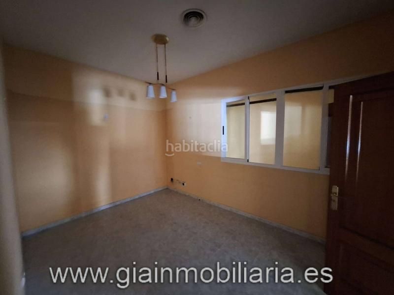 Foto f8235467-f9be-4e15-a662-ea7cc53089d8. Local comercial en san josé 13 local comercial para desarrollar una actividad comercial o cambio de uso !! en Vilagarcía de Arousa