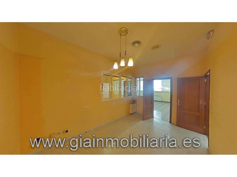 Foto fc6279ad-8a88-4898-a1ef-b79e274027be. Local comercial en san josé 13 local comercial para desarrollar una actividad comercial o cambio de uso !! en Vilagarcía de Arousa