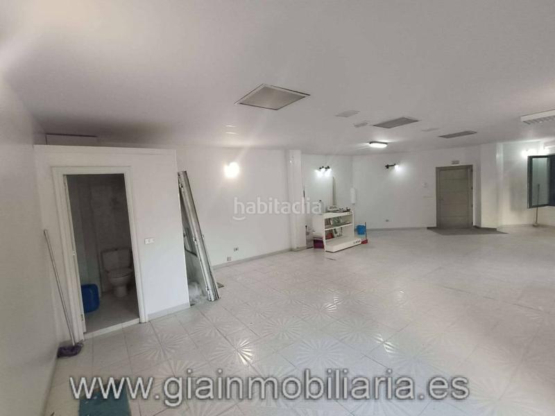 Foto 65247a69-b224-48dd-b5bd-949a4c57352d. Affitto locale commerciale in Navia Vigo