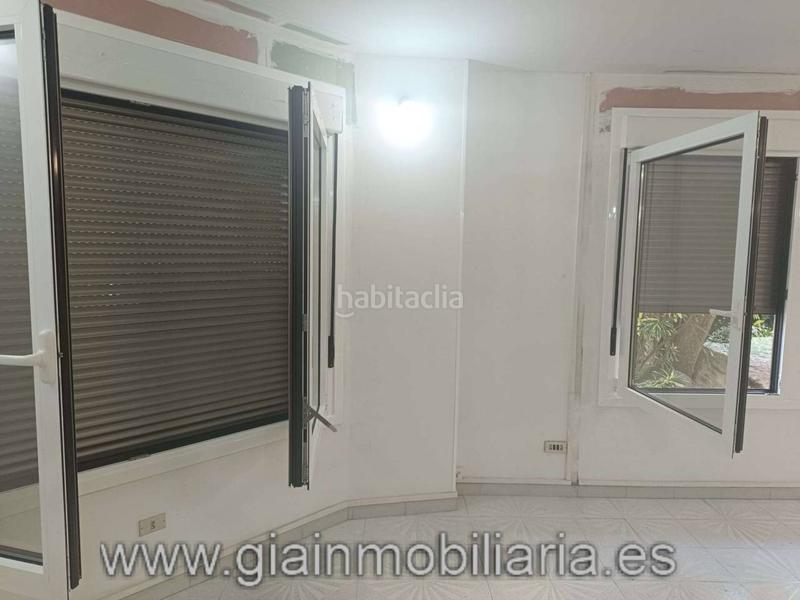 Foto f06ad02b-99c3-4076-98f7-ab34a82338e5. Lloguer local comercial a Navia Vigo