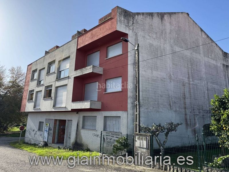Foto 036c2f50-2e9f-41bf-b77c-b6493bf529b2. Edifici a travesia casal-santa mariña 6 a Rosal (O)