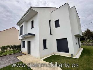Casa a Puente romana 1. Chatet obra nueva terminada en puente romano !!