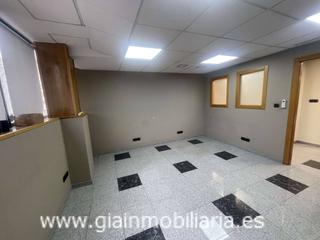 Lloguer Local Comercial  Paz varela. Se alquila bajo en zona centro de salud