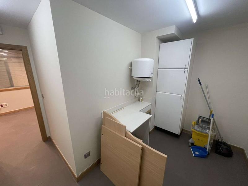 Foto 598da6a0-d90a-436f-8db0-dd2f21598282. Rent office space with heating in Porriño (O)