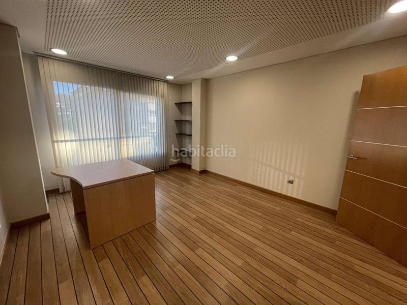 Foto e9b3828b-58b0-4d4d-b80d-fd3cccd7b092. Rent office space with heating in Porriño (O)