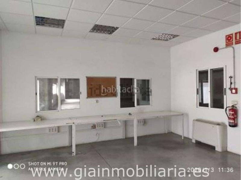 Foto 907f4c17-d0b2-488f-adda-e450aaa4f5a8. Affitto capannone industriale in regueiro do forno 4 in Vigo