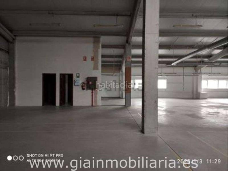 Foto f9204277-c154-4b53-8fed-12f6e2bf9c2e. Affitto capannone industriale in regueiro do forno 4 in Vigo