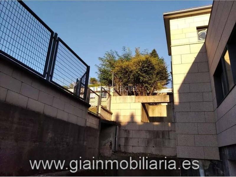 Foto bb05ced7-b4d4-4295-b802-0aaaa972e241. Parking coche en hispanidad 46 garaje en venta en O Castro36203 en Vigo