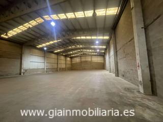 Nau industrial  Salceda. Nave muy bien ubicada con muelle de carga