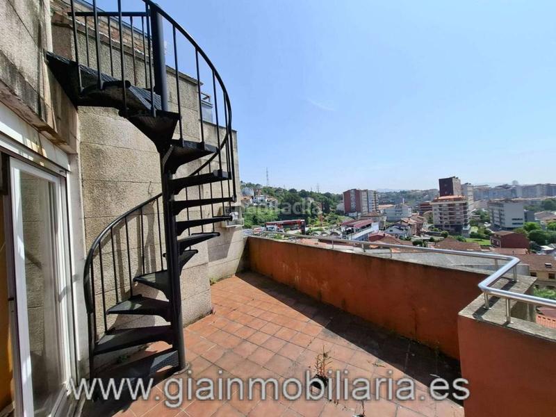 Foto 2099de98-a1a3-49d2-8a7a-48d5175173fd. Edificio  sin terminar en su interior, con división horizontal !! en Vigo