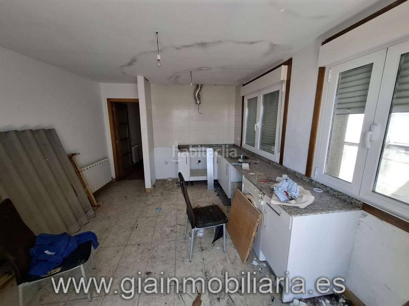 Foto 3742d06e-8926-43bb-a345-3d54e3ef2d4b. Edificio  sin terminar en su interior, con división horizontal !! en Vigo