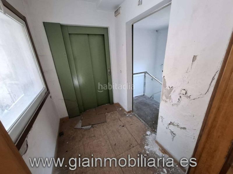 Foto a03ab708-ada1-4090-875e-53869e2de4a5. Edificio  sin terminar en su interior, con división horizontal !! en Vigo