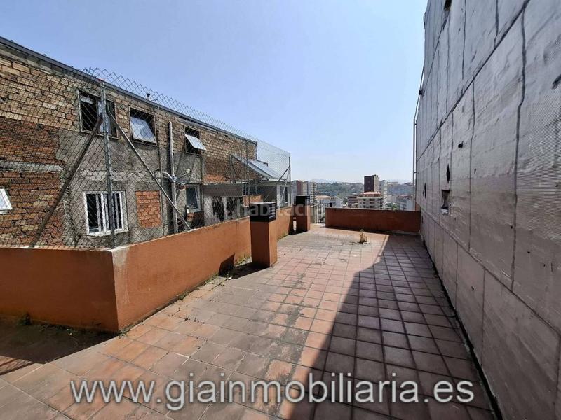 Foto bc942f74-6a72-4627-8fd2-f6f45f8c5046. Edificio  sin terminar en su interior, con división horizontal !! en Vigo