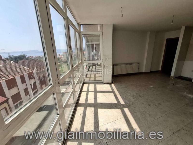 Foto d6ff6a64-1eda-4545-a572-01f9272d28d6. Edificio  sin terminar en su interior, con división horizontal !! en Vigo