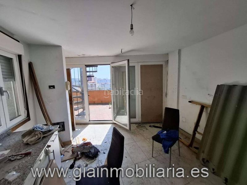 Foto e30e113c-0686-4b70-9aee-c23dd117c3ad. Edificio  sin terminar en su interior, con división horizontal !! en Vigo