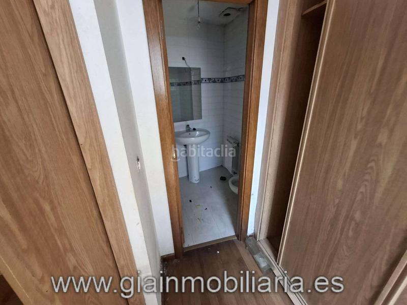 Foto eb34b358-f258-48a5-8766-59202f264736. Edificio  sin terminar en su interior, con división horizontal !! en Vigo