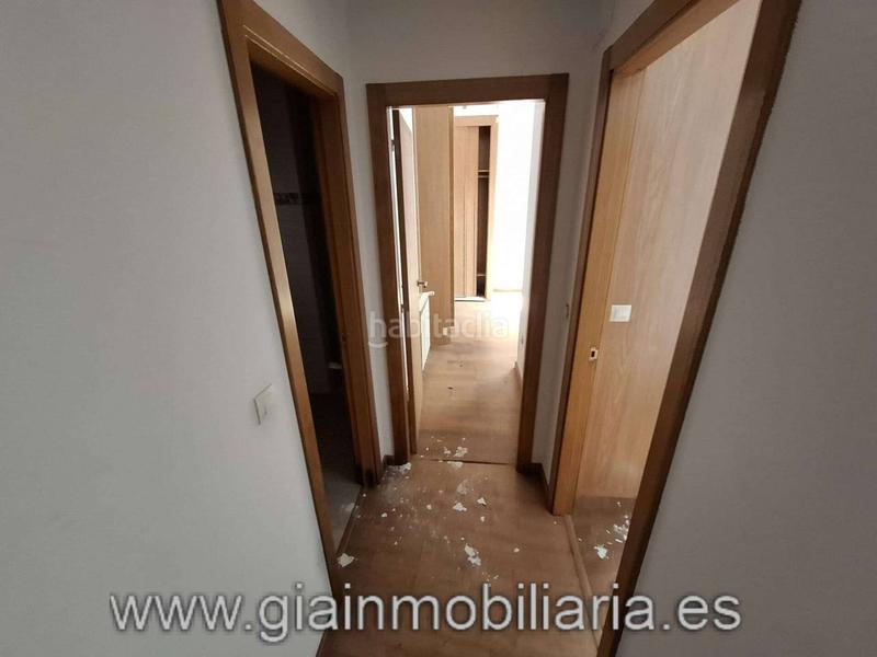 Foto f6f6a9db-a947-47f2-ba8e-dcaf85a003f0. Edificio  sin terminar en su interior, con división horizontal !! en Vigo