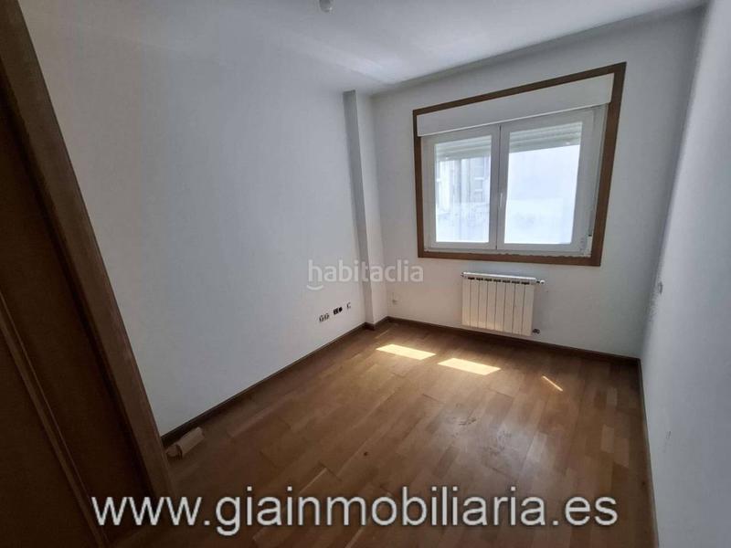 Foto fbb09604-d7b3-462f-80a5-fb4b95091b8b. Edificio  sin terminar en su interior, con división horizontal !! en Vigo