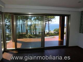 Xalet  Carretera de baiona. Chalet unifamiliar en venta en oia santa maría