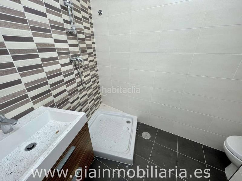 Foto 3d7b1c70-a536-46b3-b90e-0030a99068bb. Pis a fuente de zeta 11 a Baiona