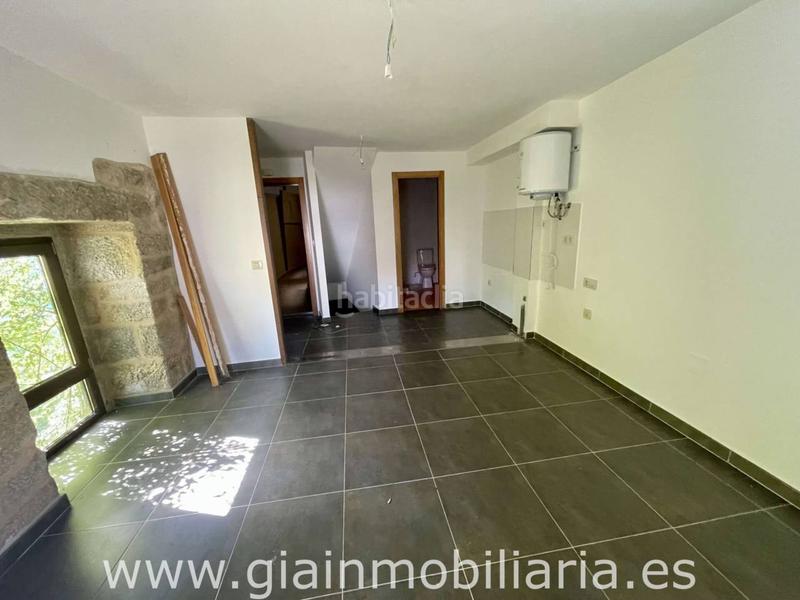 Foto 50980ad9-d1e4-4e10-9ba4-894798d22802. Pis a fuente de zeta 11 a Baiona