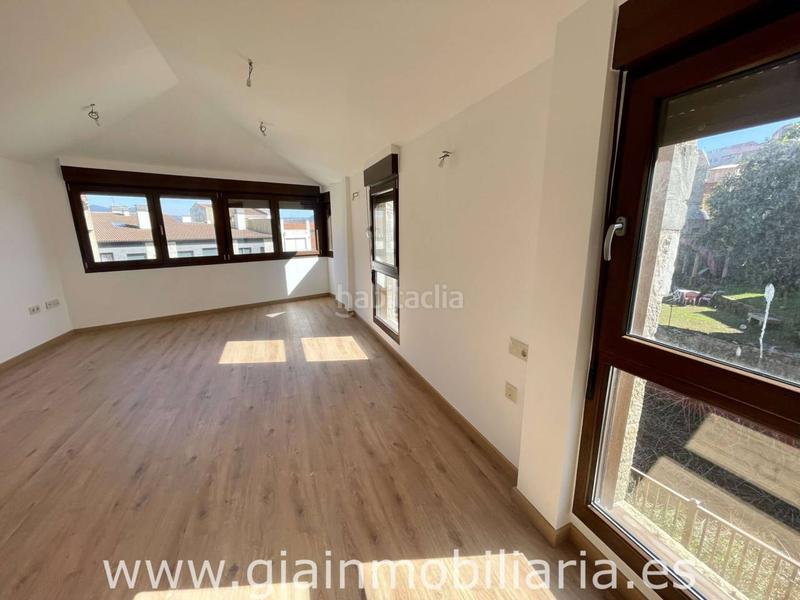 Foto 5ef3d591-e656-48b3-8ab4-6b6a87d449f9. Pis a fuente de zeta 11 a Baiona