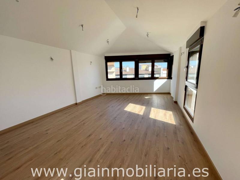 Foto c0a3a28c-4d1d-42fc-aee1-7bbf2aba4ec1. Pis a fuente de zeta 11 a Baiona