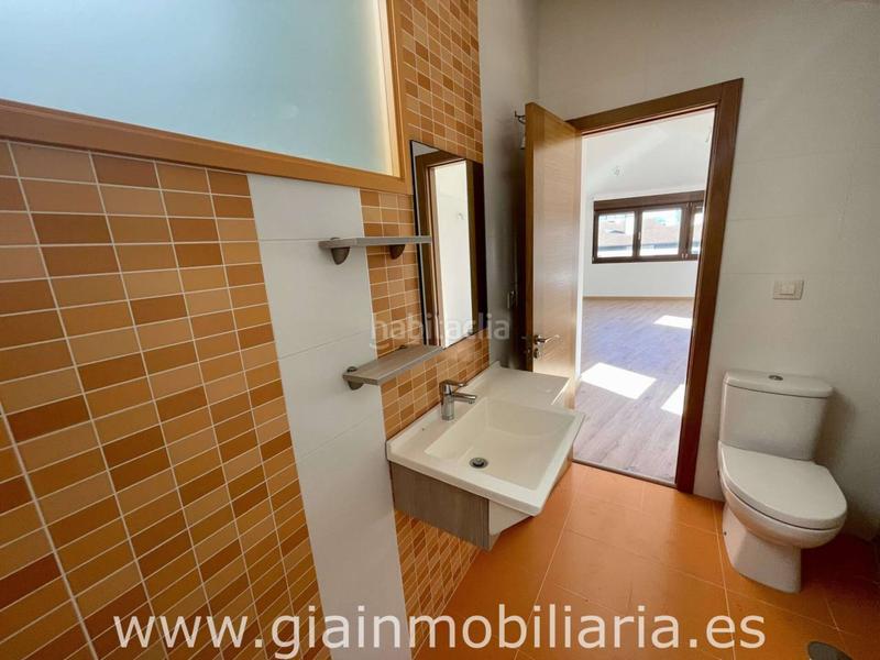 Foto e7df27b0-bc4a-4ecf-84ac-151549b4efaa. Pis a fuente de zeta 11 a Baiona