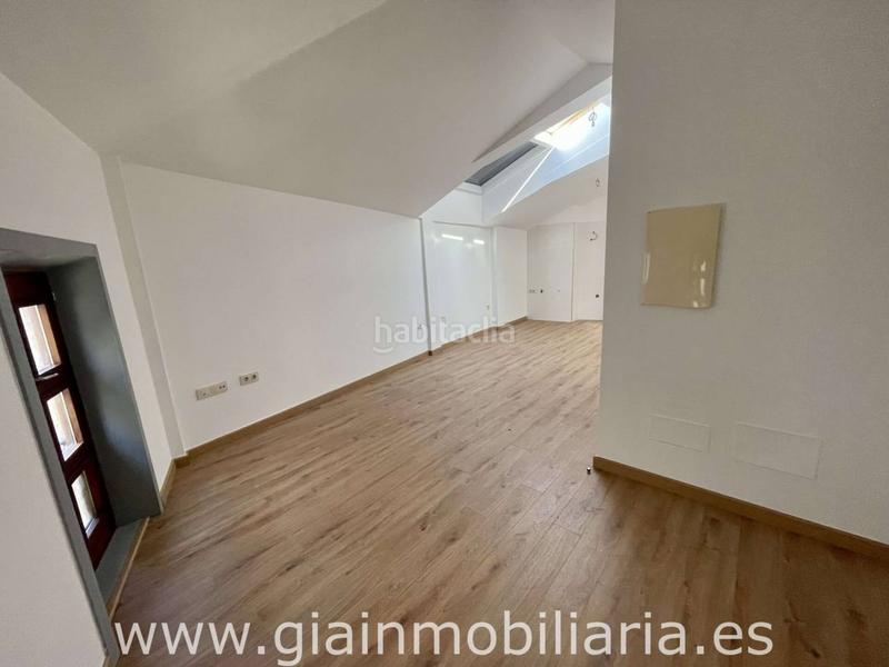 Foto fab65fdc-32f4-43e8-a230-2e8ce0ffb295. Pis a fuente de zeta 11 a Baiona