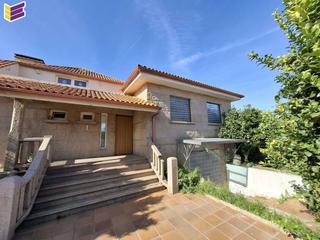 Casa en Ruibal 6. Amplia vivienda en venta