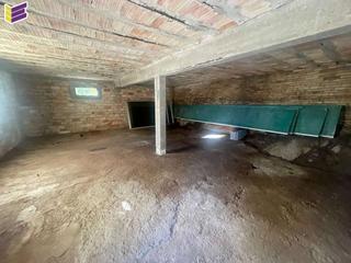 Lloguer Local Comercial  Pedrapinta. Se alquila local para almacén