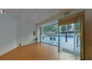 Local commercial à Castrelos 56. Invierte en este local comercial, buena ubicación, buen precio !