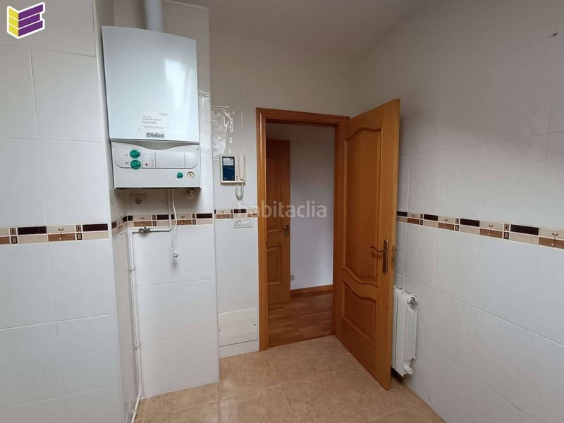 Foto e328a917-8c04-4bfc-ab02-c8b44bb26f75. Àtic a calle alcalde jose costa diaz 7 a Covelo (O)