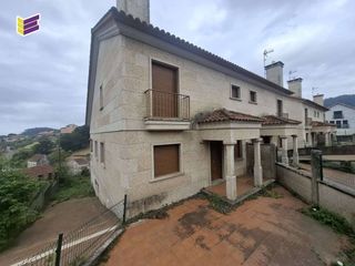 Casa a schiera in Calle do electrico 5. Chalet de procedencia bancaria en moaña !!